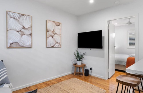 Merewether Apartment | Your Merewether Getaway - Surf, Sip & Stay