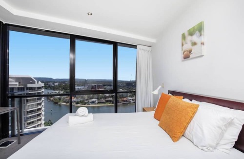 Surfers Paradise Apartment | Central and Scenic Riverside Retreat at Surfers