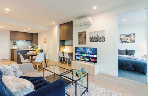 Carlton South Apartment | Swanston Central 3B Lv53 CBD in Free Tram Zone