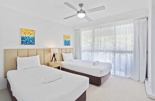 Burleigh Heads Apartment | Burleigh Headland 2 Bedroom Stay, just a stones throw from the beach!