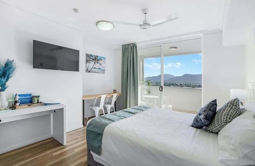 Cairns Central Business District Apartment | McLeod Corner—Resort-style Adjacent Apartments