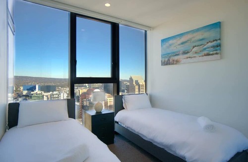 Adelaide Central Business District Apartment | Urban Escape 2BR Apt - Amazing views of the City!