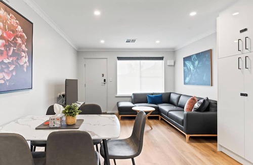 Payneham South Condo | Rest easy in this cozy, quiet and secure, 2 bedroom unit in Payneham South with no stairs. Linen hire included + Aircon throughout. Easy free parking & wifi too!