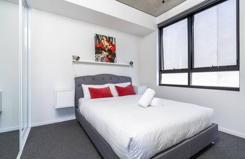 Kingston Apartment | Spacious Kingston Foreshore Apt