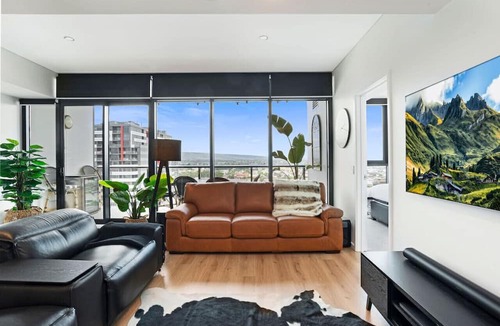 Adelaide Central Business District Apartment | Frank & Franki @ West Franklin