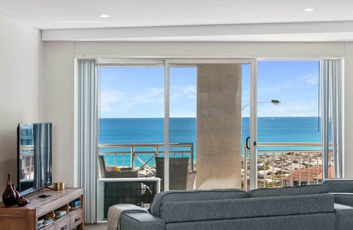 Scarborough Apartment | Apartment R311 - smart, stylish apartment in resort complex