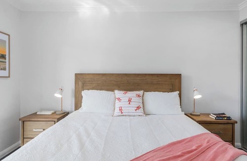 Wollongong CBD Apartment | Stadium Escape A Contemporary Beachside Retreat