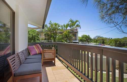 Peregian Beach Apartment | Tri level apartment straight opposite beach entry on Peregian Esplande.