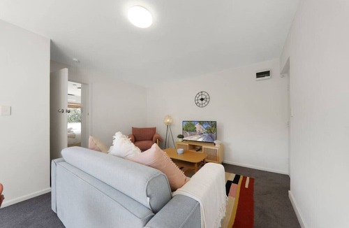 St Kilda Apartment | Retro Rose St Kilda Mansions
