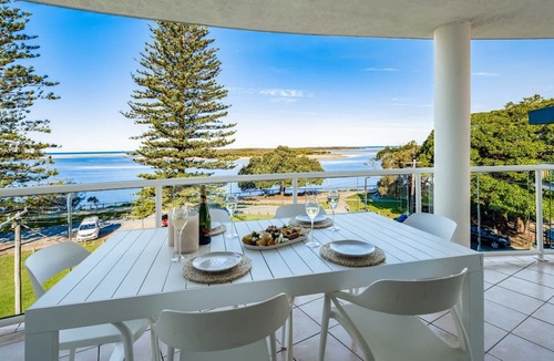 Golden Beach Apartment | Pisces on Pumicestone - Waterfront Golden Beach