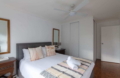 Clovelly Apartment | Beachside Clovelly Living w Parking 50m to Beach
