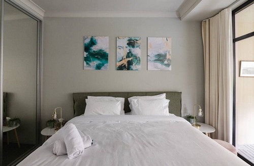 Surry Hills Apartment | Stunning 1Bed Surry Hills Balcony Apt w Parking