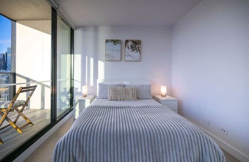 Docklands Apartment | Vibrant Waterfront Docklands Living
