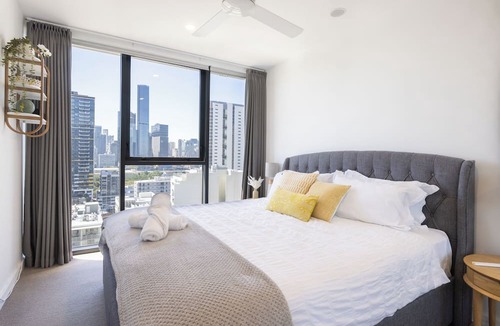 South Brisbane Apartment | Spectacular views, king bd + single bed & parking