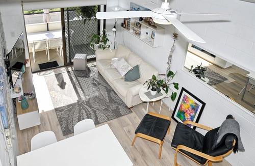 Marcoola Apartment | Located just across the road from one of Sunny Coast's most beautiful beaches