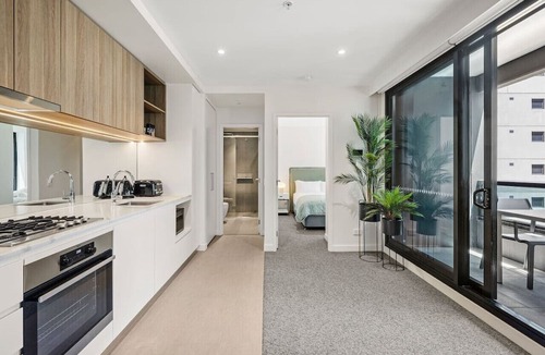 Southbank Apartment | Sleek and Chic Stature Southbank