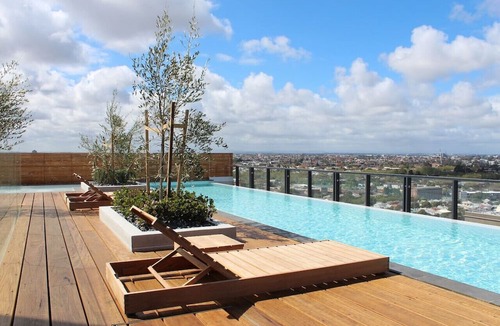 Flemington Apartment | Luxurious Flemington with Stunning Racecourse View