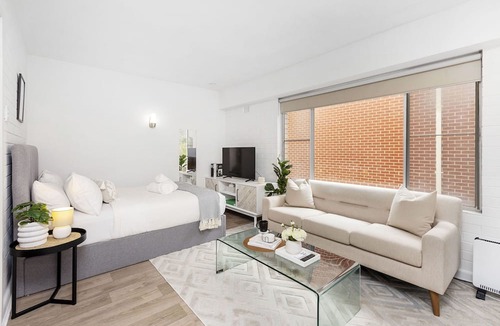 Victoria Park Apartment | Urban Chic Studio by 'the Strip'