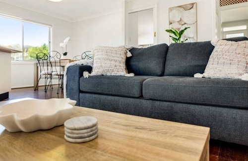 Burleigh Heads Apartment | Tony's Getaway in Koala Park + Amazing Beach Views