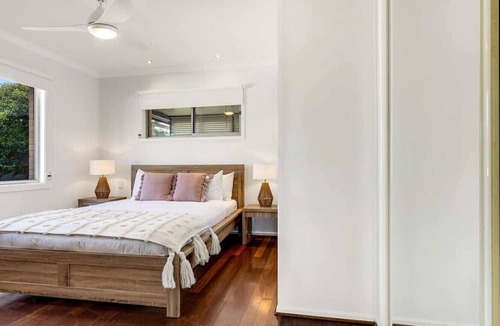 Burleigh Heads Apartment | Tony's Getaway in Koala Park + Amazing Beach Views