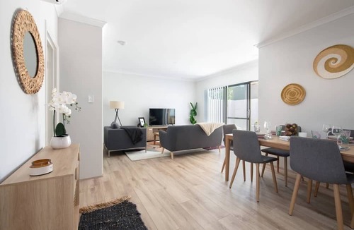 Attadale Apartment | 3BR Sanctuary: Riverside Escape Near Freo & Perth