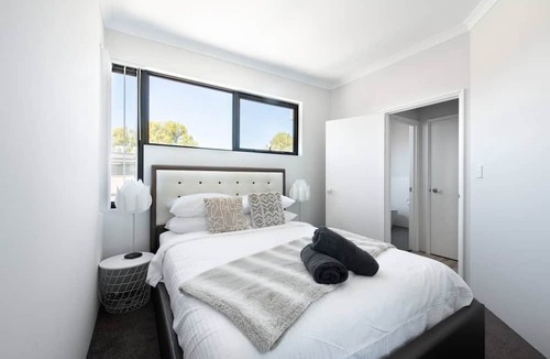 Attadale Apartment | The Ultimate Perth Hub: 2BR near River Freo & City