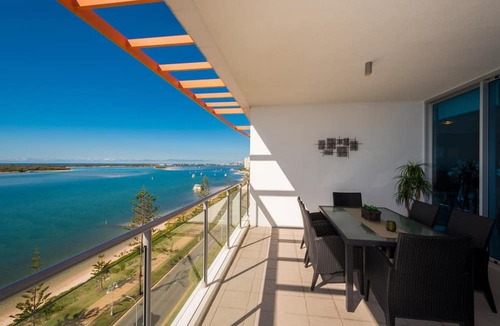 Biggera Waters Apartment | Silvershore Apartments on the Broadwater