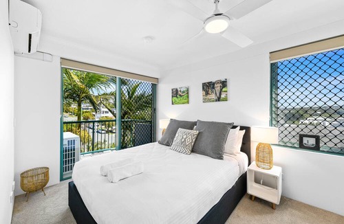 Moffat Beach Apartment | Norfolks on Moffat Beach