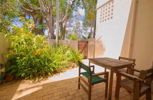 Moffat Beach Apartment | Raintrees Resort