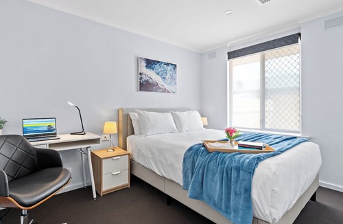 Hectorville Condo | Feel happy & at home here! Freshly updated, cozy home unit in Hectorville, SA. Linen hire included. Heating & cooling throughout for year round comfort! Free parking.