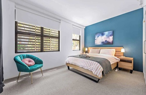 Teneriffe Apartment | Tasteful Teneriffe! ~ 1Bed, 1Bath, Balconies