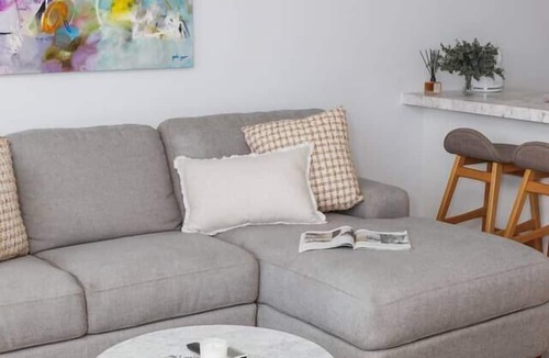Port Melbourne Apartment | The Nest on Nott Pure Port Melbourne Bliss