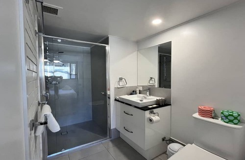 Caloundra Apartment | Edgecliffe 3 Kings Beach Unit With Ocean Views