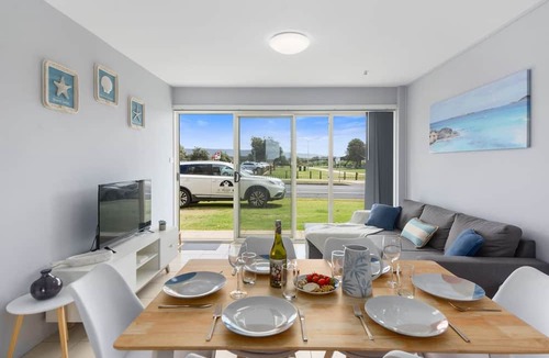 Towradgi Apartment | Beachside Escape A Breezy Waterfront Family Abode