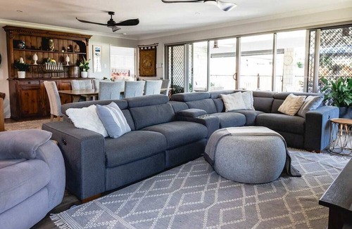 Beerwah House | Entertainer's paradise - child & pet friendly!