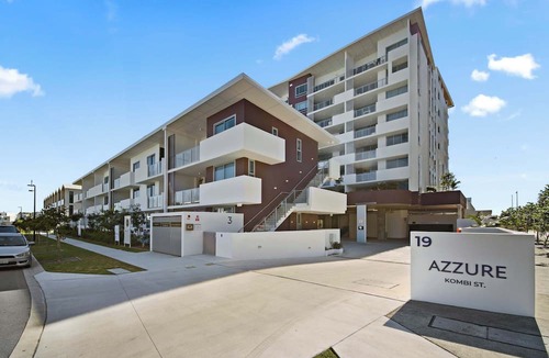 Bokarina Apartment | Azzure Haven: Resort-style Living by Bokarina Beach