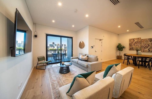 Adelaide Central Business District Apartment | SYLO Luxury Apartments - Penthouse with City Views