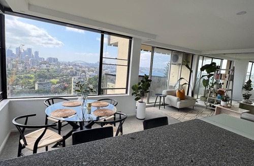 Darling Point Apartment | Luxury Apartment with Iconic Sydney Opera House & Harbour Bridge Views