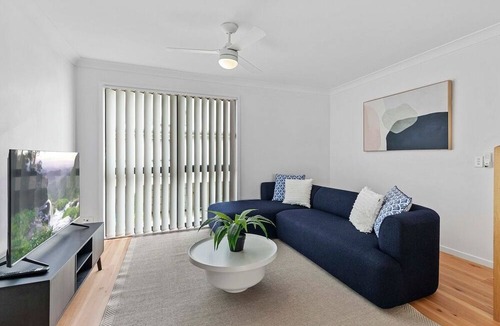 Redcliffe Apartment | Central Redcliffe Coastal Home Walk to Beach