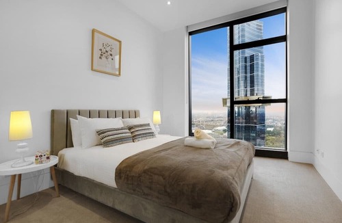 Southbank Apartment | Wake Up to the Sunrise| Next to Casino w/Sky Pool