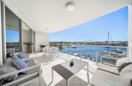 Minyama Apartment | Paradise on the Water - Luxury Minyama Apartment