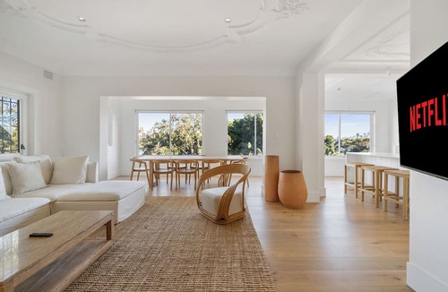 Darling Point Apartment | Luxe 3BR Full-Floor Suite w/Views | Darling Point