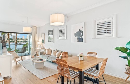 Elizabeth Bay Apartment | Cocos Apartment at Palm View Collective