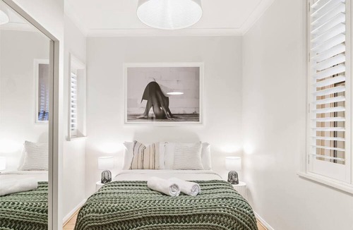 Elizabeth Bay Apartment | Cocos Apartment at Palm View Collective