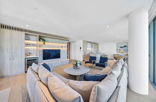 Burleigh Heads Apartment | Dali by Khove