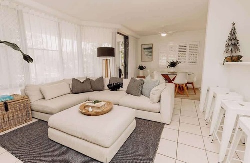 Marcoola Apartment | Coastal Charm - Pet & family friendly