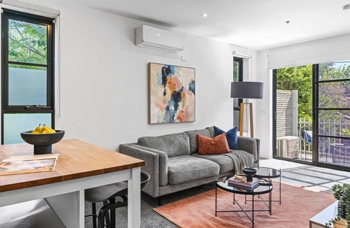 Saint Kilda South Apartment | Barkly Beachside Escape