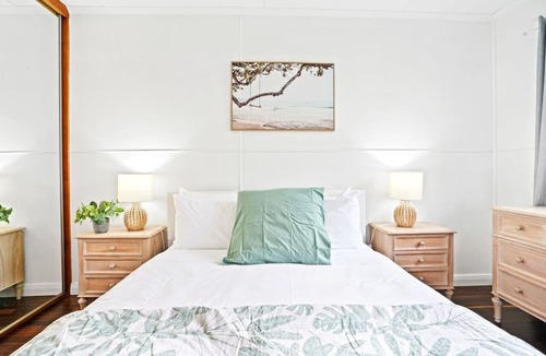 Cairns North Apartment | Grey Whale Anchor Inn U6- Discover Cairns: Comfort on a Budget!
