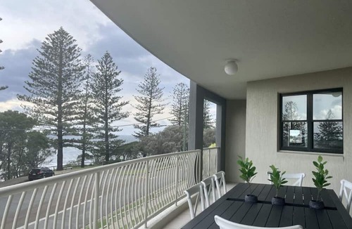 Kings Beach Apartment | 3BR Ocean View | Kings Beach | Pool