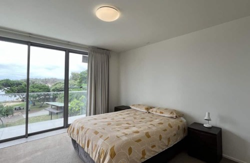 Currimundi Apartment | Waterfront Lake Apt w/Ocean Access & Views